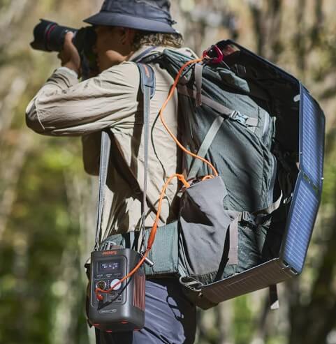 公式サイトより：Jackery肩掛けポータブル電源300D